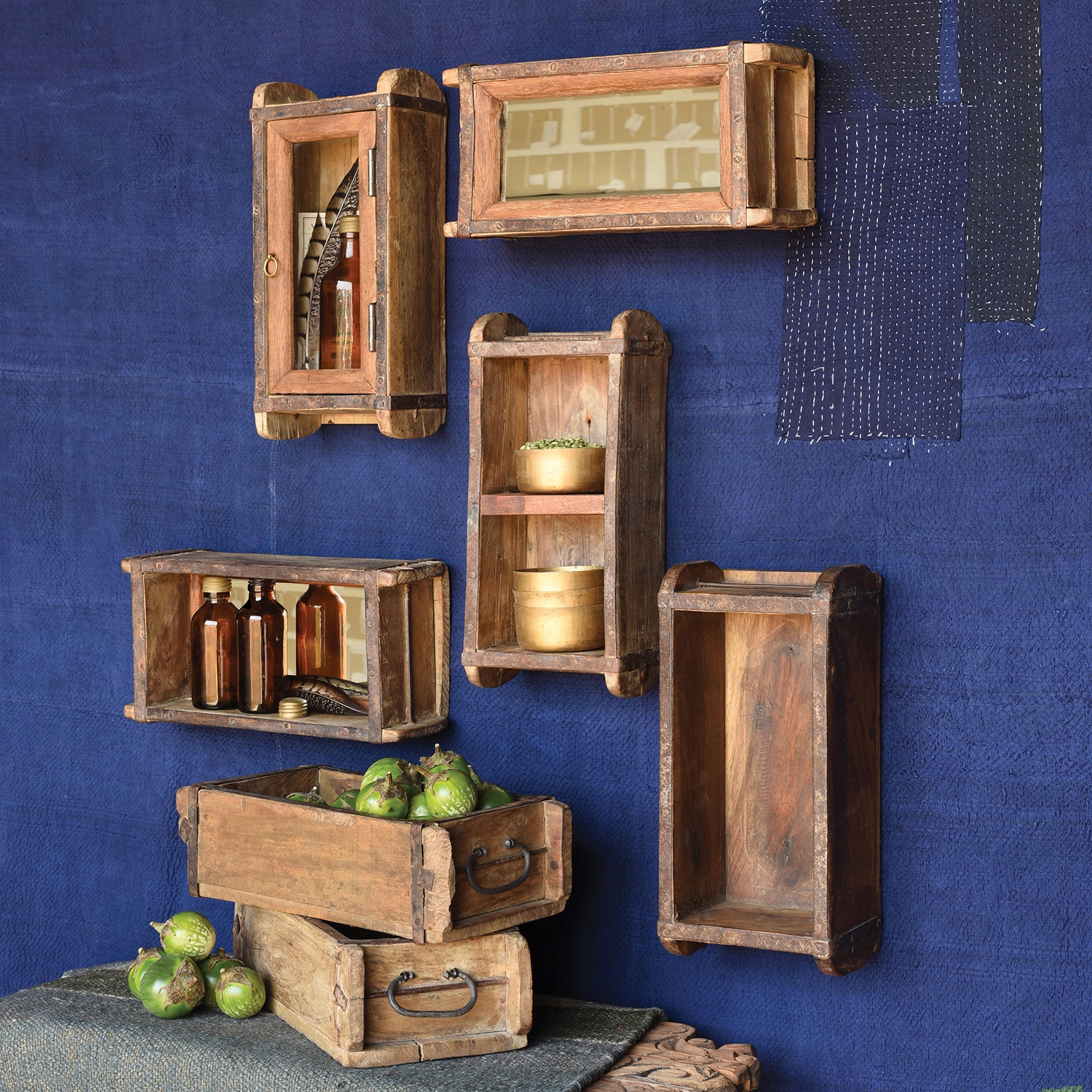 Indus Brick Mold with Single Shelf by HomArt - Seven Colonial